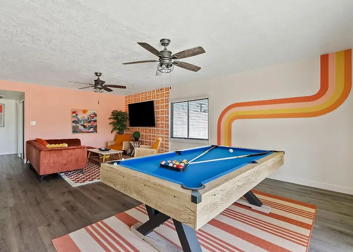 Penthouse Free Parking Pool Table Private Balcony Apartment