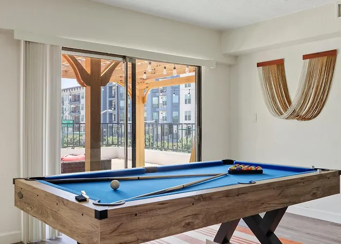 Penthouse Free Parking Pool Table Private Balcony Apartment