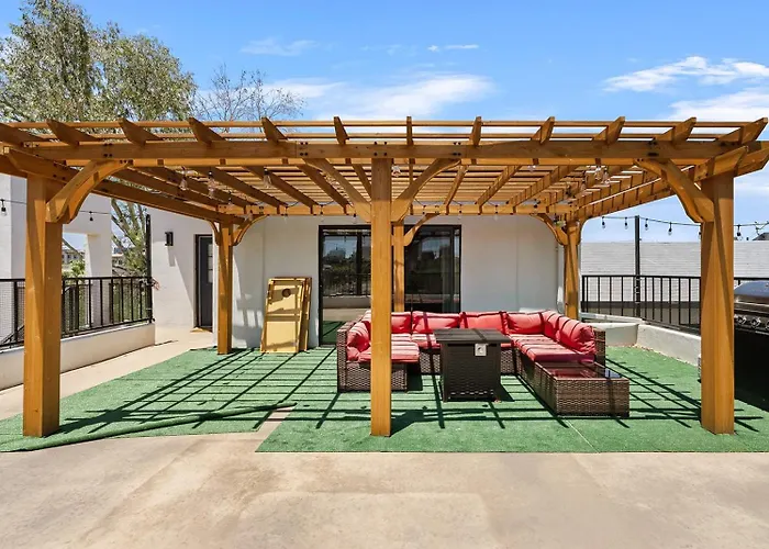 Penthouse Free Parking Pool Table Private Balcony Apartment